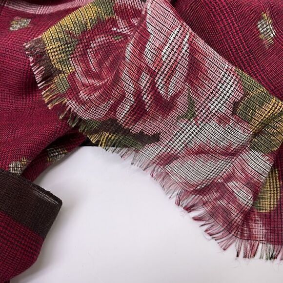 Beautiful Lightweight Scarf with Floral Design - Picture 3 of 3